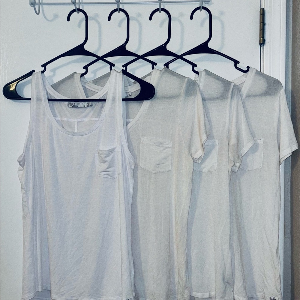 Bundle of 4 white t-shirts, size S, short sleeves, v neck, super soft